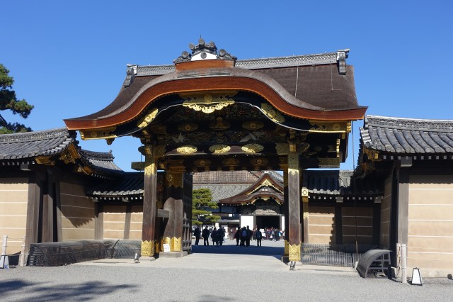 gate to nijo castle 