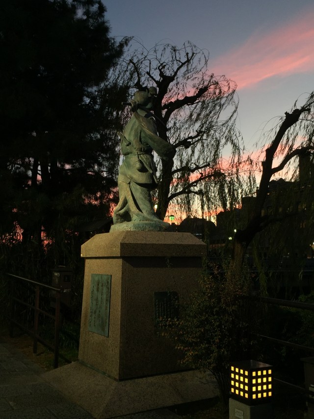 pink painting the sky in gion