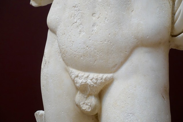 something was missing from EVERY statue (there were probably 200 in the whole museum). i don't understand. one of life's great mysteries.