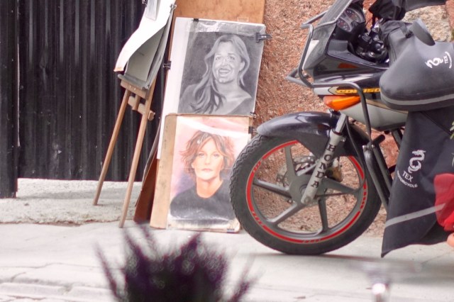 OMG. look Laura: MEG RYAN!!!!