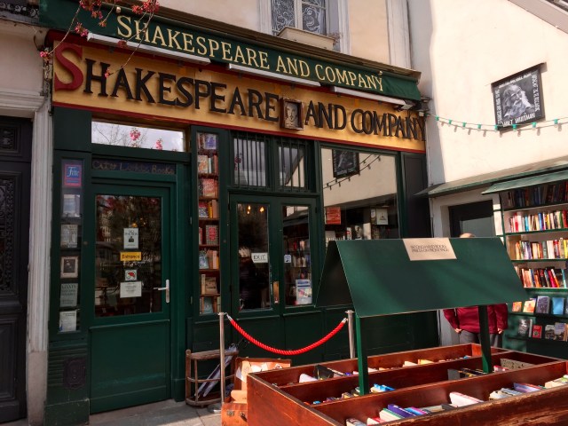 shakespeare and company bookstore